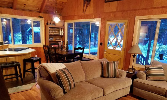 McCall House | Papa John’s Lakeside Cabin- Payette Lake Access, Dock Space