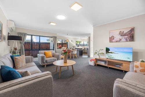 Papamoa Beach House | Papamoa Waves - Seaside Getaway