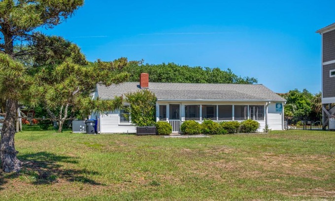 Yaupon Beach House | Papas Place by Oak Island Accommodations