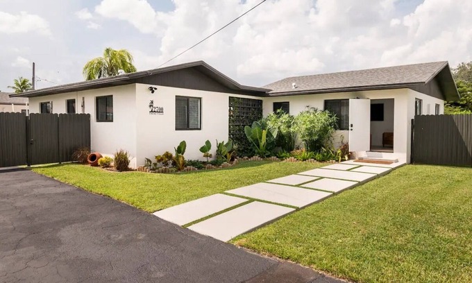 Coral Terrace House | Papas Villa Duplex Centrally Located in Miami. Both units included.