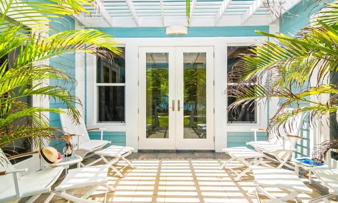 West Bay House | Papaya Cottage by Grand Cayman Villas & Condos