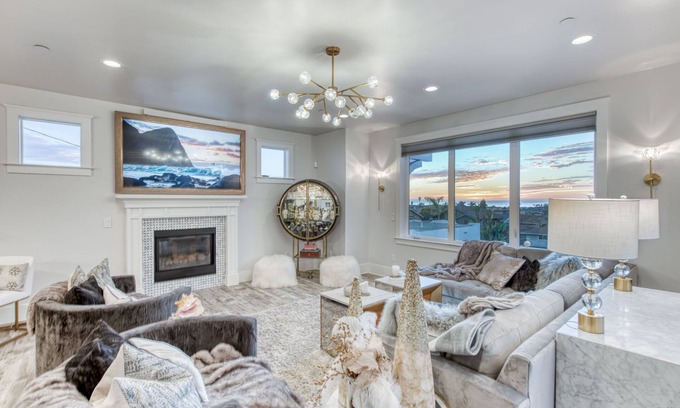 Grover Beach House | Papillon House a luxury escape with sunset ocean- 2 Master En-suites