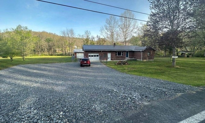 Bluewell House | Pappy's Trail House is conveniently located close to the HMT Trails- Rock WV.
