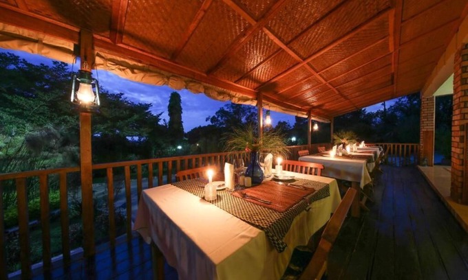 Entebbe House | Papyrus Guest House