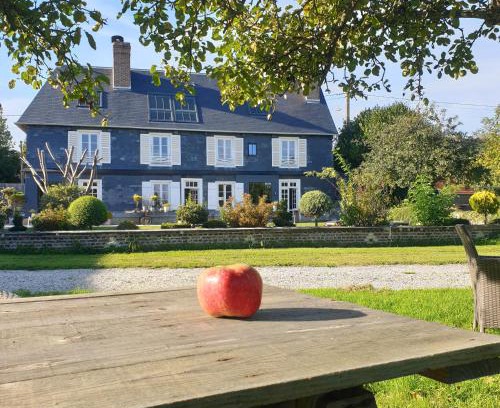 Saint-Martin-aux-Chartrains Bed & Breakfast | Par Hasard ou pas
