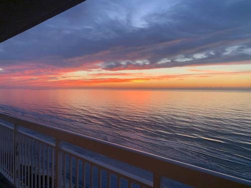 Crescent Beach Apartment | Paradise at the Beach, Complete View of Horizon
