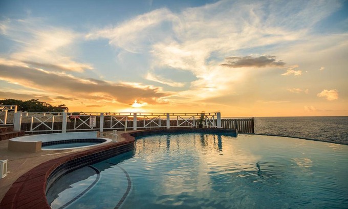 Discovery Bay Hotel | Paradise Beach Front Apartment