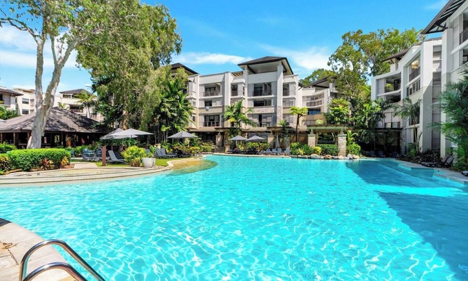 Palm Cove Resort | Paradise Bound A Rooftop Resort Retreat
