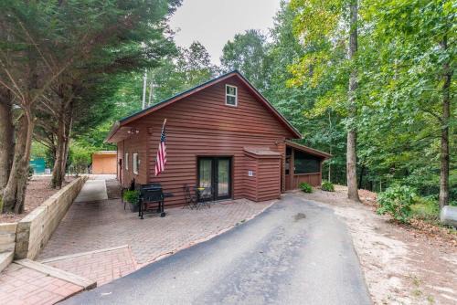 Helen House | Paradise Cabin with Foosball Table and BBQ in Cleveland, Georgia