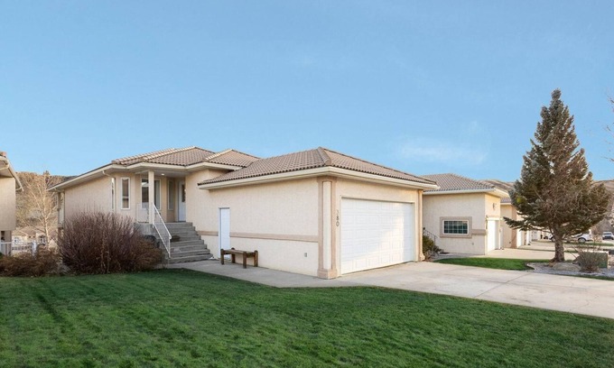 Lethbridge Condo | Paradise Canyon Golf Resort - Signature Condo 380