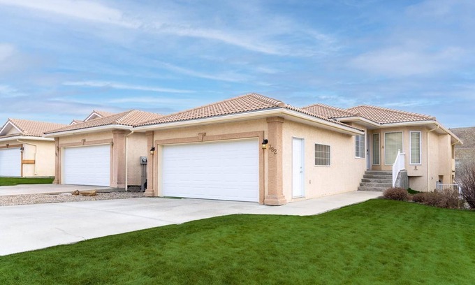 Lethbridge Condo | Paradise Canyon Golf Resort - Signature Condo 382
