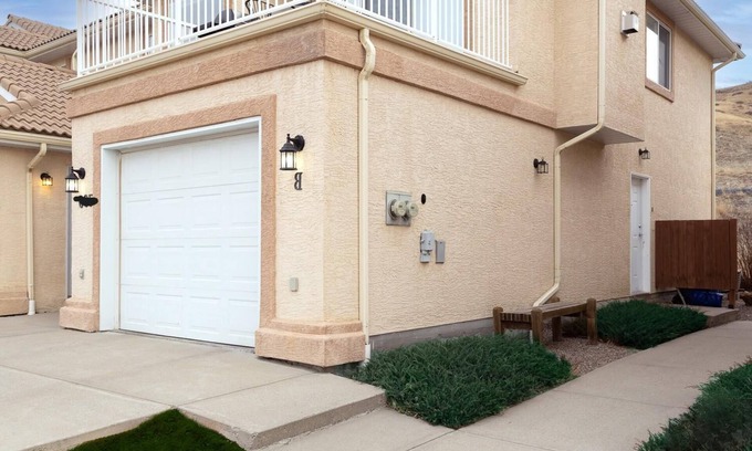 Lethbridge Condo | Paradise Canyon Golf Resort - Luxury Condo M401