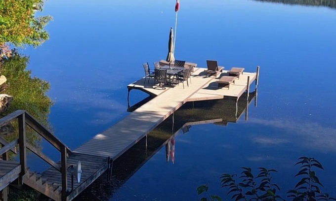 Armour Cottage | Paradise Cove Lakefront Cottage