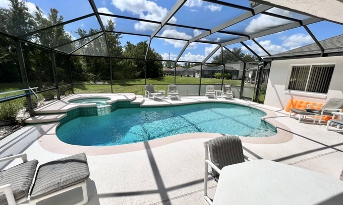 Thousand Oaks House | Paradise home 4bd 3 ba with Pool close to parks!