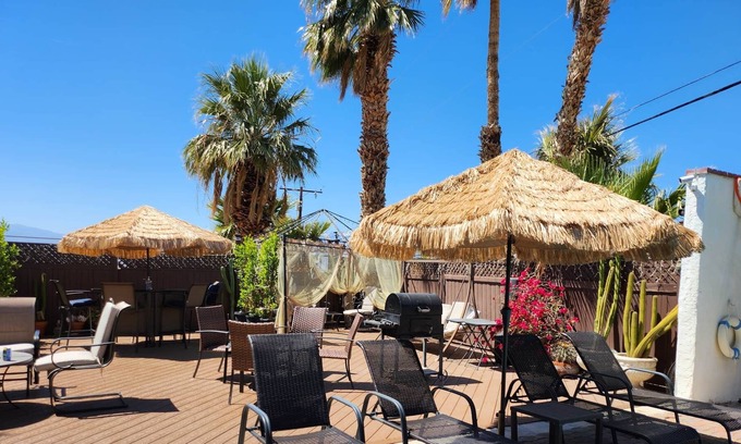 Desert Hot Springs Resort | Paradise Hot Springs Hotel / Mineral Water Spa #4