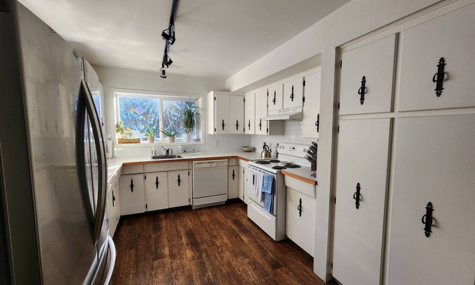 Pemberton Ski Chalet | Paradise in Pemberton 15 acres on the River