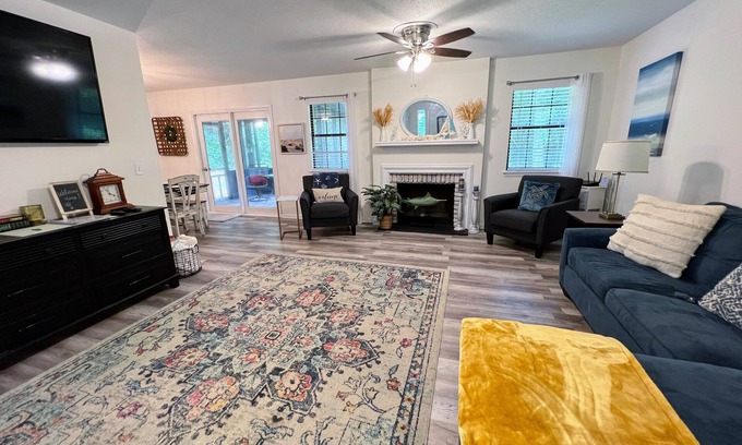 Country Club Estates House | Paradise is waiting for you! Minutes away from St. Simons, Jekyll, Golf & FLETC!
