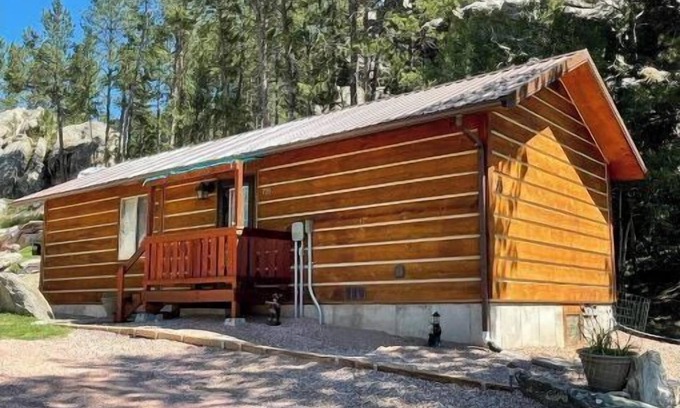 Custer Cabin | Paradise Land Cabin B