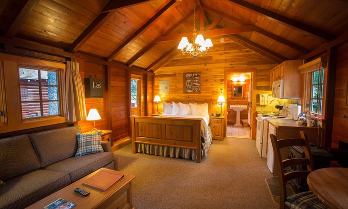 Lake Louise Cabin | Paradise Lodge & Bungalows