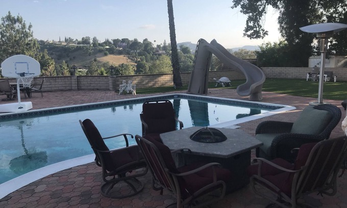 Woodland Hills House | paradise luxury experiencenSleep bed 4 bedroom 1 livingroom 1