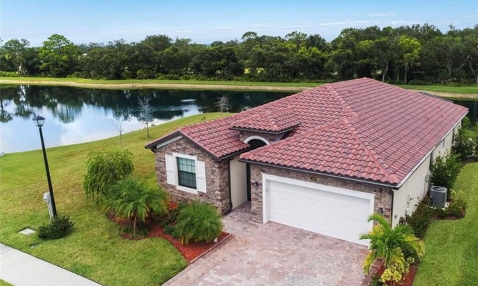 Gran Paradiso House | PARADISE MEETS PRIVACY WITH AMAZING WATER VIEW & HEATED POOL
