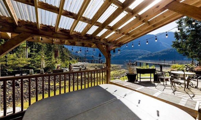 District of North Vancouver House | Paradise Oceanfront House - Casa Orlohma Private Retreat