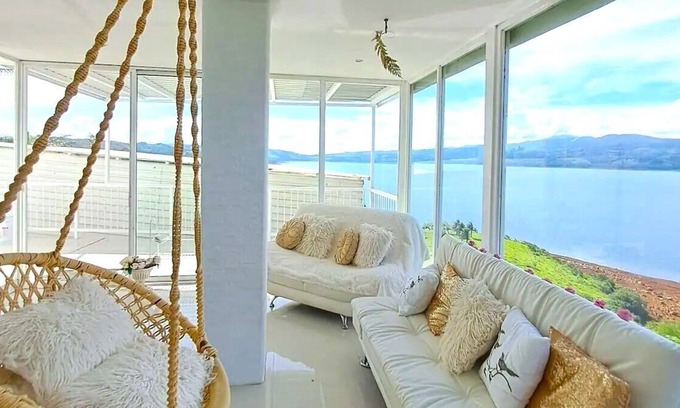 Tronadora Apartment | Paradise of Soul Lake Front 1-Bed Villa with Whirlpool