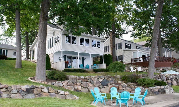 Hamilton House | Paradise on Lake Hamilton; 80 feet of gorgeous lake frontage