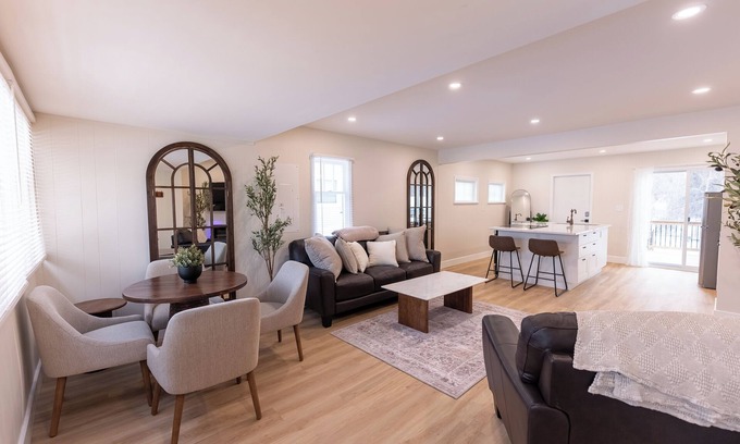 Red Deer House | Paradise On The Park