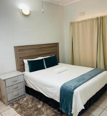 Francistown Apartment | Paradise Palms