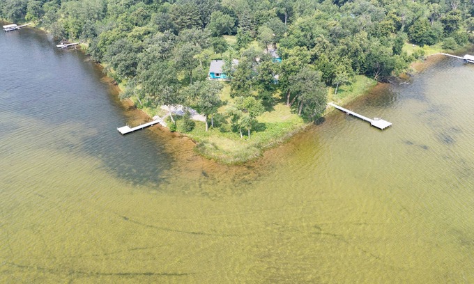 Battle Lake House | Paradise Point Family Retreat – Spacious Lake Home. Sleeps 18,Room to Entertain!