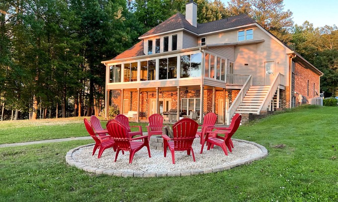 Littleton House | 💥PARADISE POINTE: 3 Floors, 7 BDR, 14 Beds, 19 Guests, PET FRIENDLY 🥇