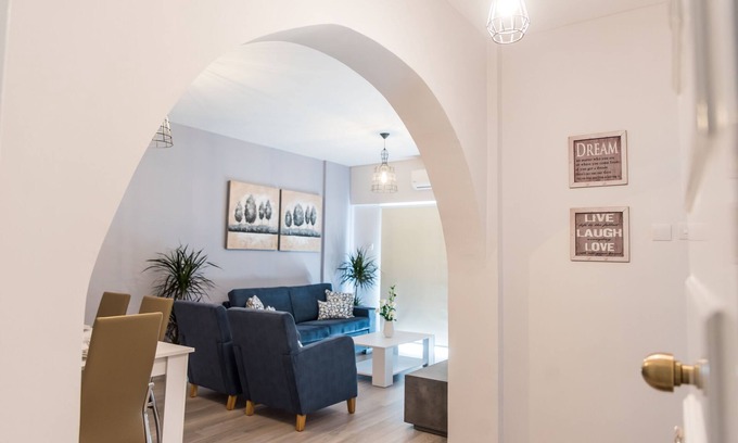 Kalo Chorio Apartment | Paradise Promenade Apartment