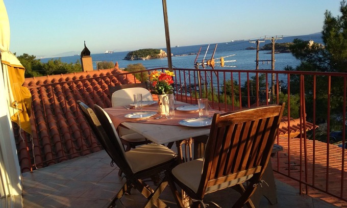 Salamis House | PARADISE SEA - VACATION HOUSE FIRST LINE AT THE SEA