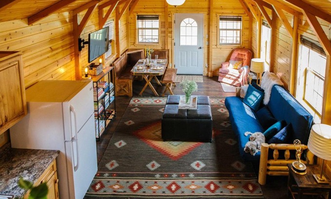 Livingston House | Paradise Valley Cabin by Chico and Yellowstone Park!