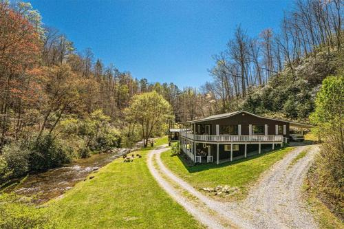 Bryson City House | Paradise Valley Lodge