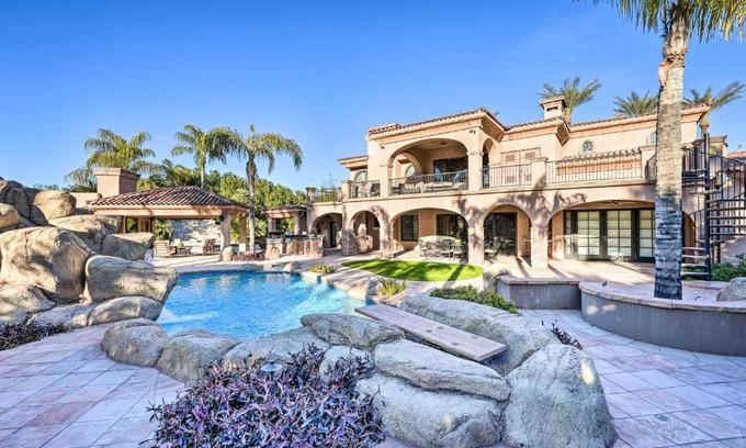 Paradise Valley House | Paradise Valley Villa with Luxe Pool and Outdoor Games