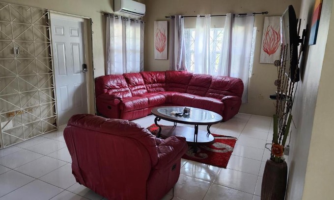 Runaway Bay Villa | PARADISE VILLA Savannah