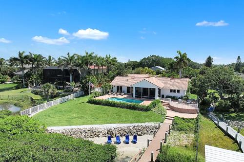 Sorrento Shores Villa | Paradise with a pool, pier and private beach area