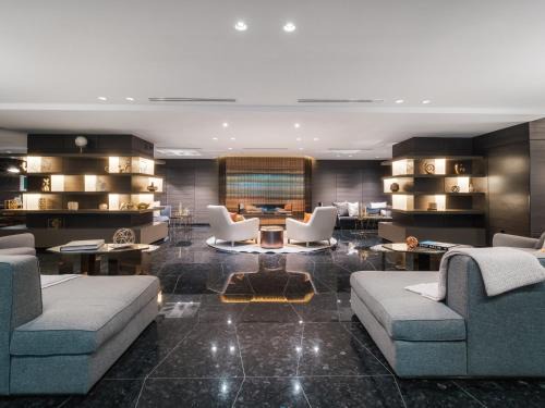 Coal Harbour Hotel | Paradox Vancouver