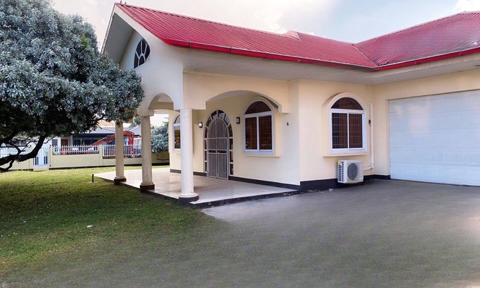 Paramaribo Villa | Paramaribo Villa Near Vibrant District. Kitchen Household Service Included!