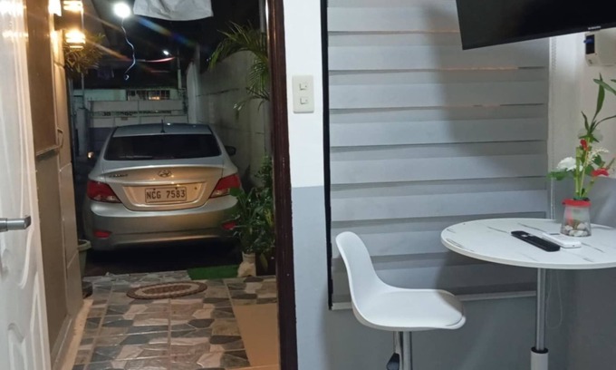 Marikina House | Parayno's Transient Room in Marikina with free NETFLIX/Centrally Located Place