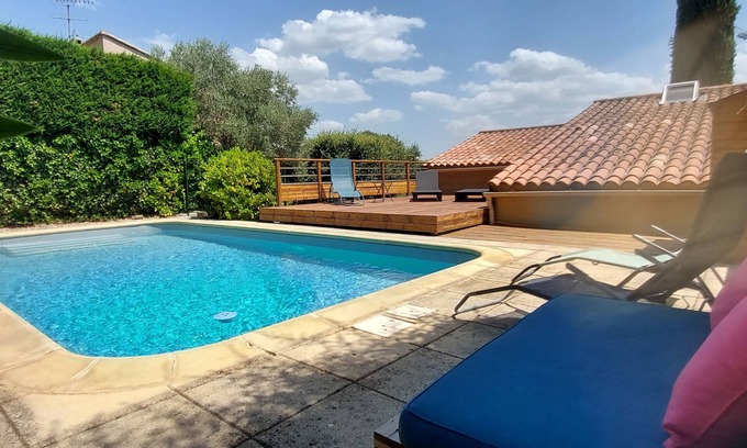 Saint-Martin-de-la-Brasque Apartment | Parc Naturel du LuberonApartment in villa, swimming pool, quiet, panoramic view