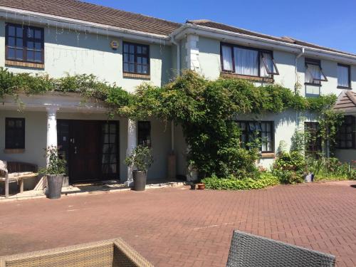 Bridgend House | Parc Lodge Guesthouse