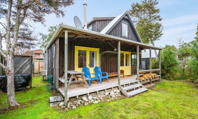 Kuratau Cottage | Parehopu Lake House - Taupo Holiday Home