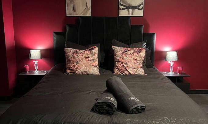 La Ville-du-Bois Apartment | PARENTHESE LOVE : Amour & Tentation - Suite Jacuzzi SPA - Near Orly/Paris