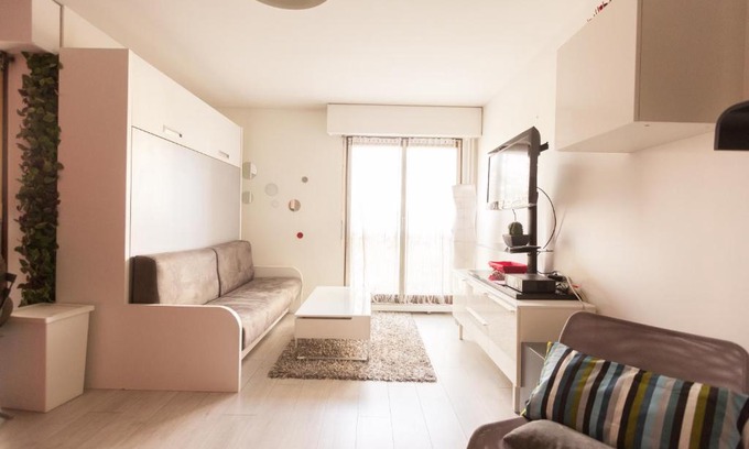 Front de Lac Apartment | Paris à portée de main