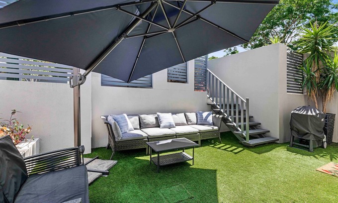 Auchenflower Apartment | Park Avenue 1BR Hideaway King Bd Private Courtyard