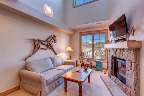 Historic District Apartment | Park Avenue Lofts 306 by Great Western Lodging