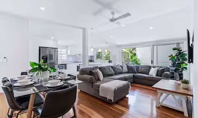 Auchenflower House | Park Avenue Terrace House 3BR - Outdoor, BBQ